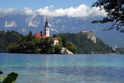 Bled-lake-island-castle-photo.jpg